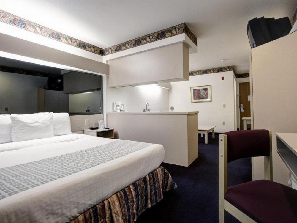 Americas Best Value Inn & Suites Racine