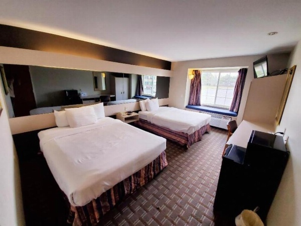 Americas Best Value Inn & Suites Racine image 13