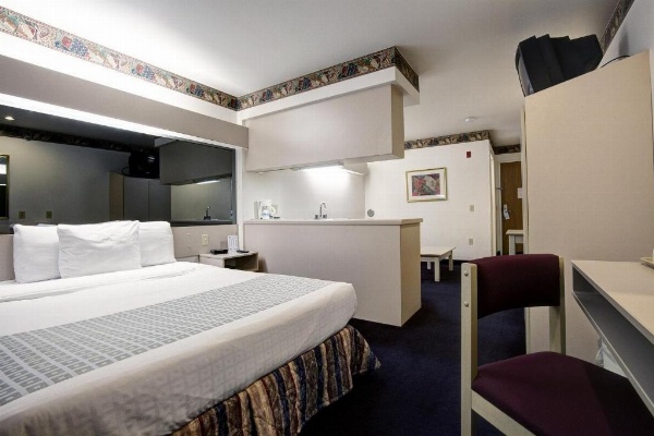 Americas Best Value Inn & Suites Racine image 15